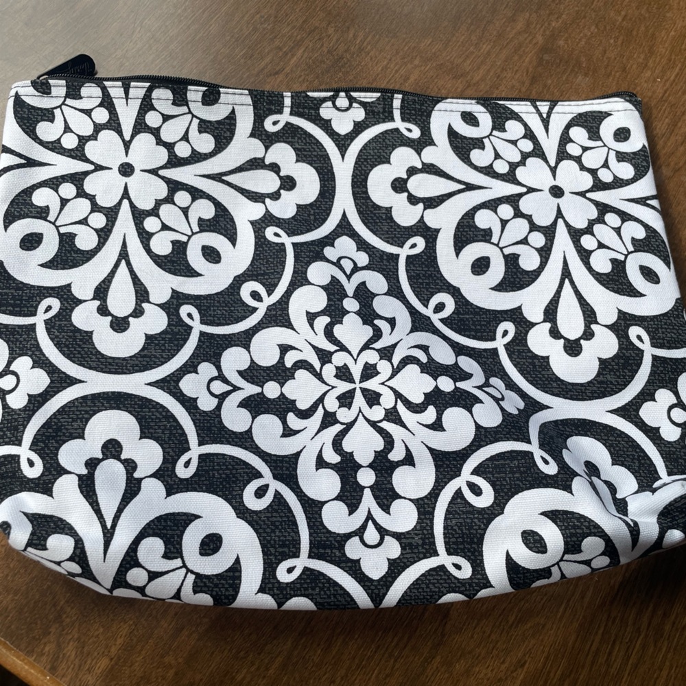 Thirty one bag with zipper